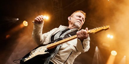 A Tribute to Dire Straits i Koncertsalen Alsion 2. april 2025