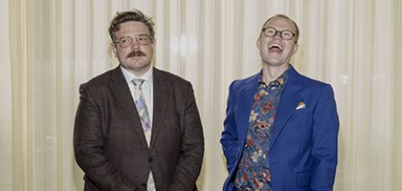 Slesvigske Musikkorps ledsager Mathias Hammer og Frederik Cillius 6. november 2026 i Koncertsalen Alsion i Sønderborg