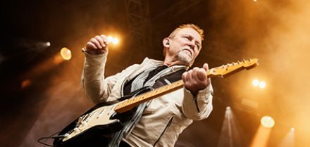 A Tribute to Dire Straits i Koncertsalen Alsion 2. april 2025